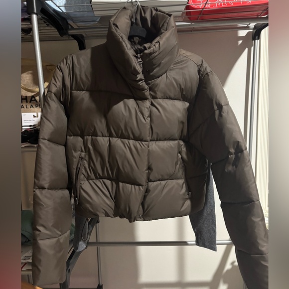 ALO Yoga Gold Rush Puffer - Picture 2 of 5